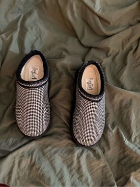 Hey Girl women’s Black & Silver Rhinestone Slip-On Slippers